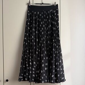 Aritzia Wilfred Black Chiffon Pleated Skirt